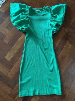 Vestido canalé verde manga volante