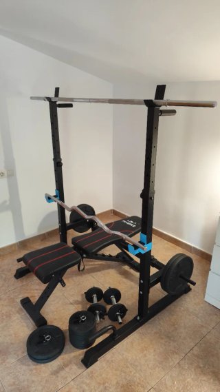 Banco de pesas y gimnasio CORENGTH.