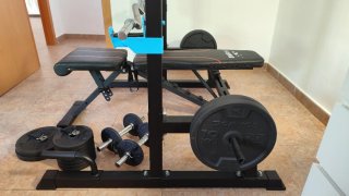 Banco de pesas y gimnasio CORENGTH.