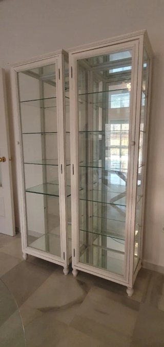 Vitrinas expositoras de cristal y madera