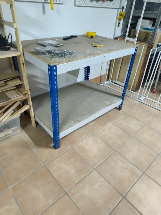Mesa de trabajo industrial robusta