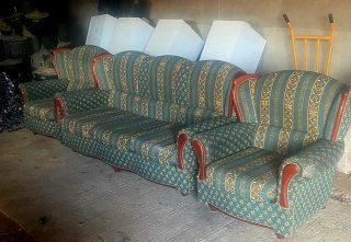 Conjunto de sofás de tela y madera