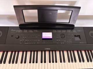 Piano Yamaha DGX-660 Portable Grand