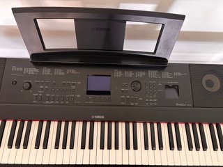 Piano Yamaha DGX-660 Portable Grand