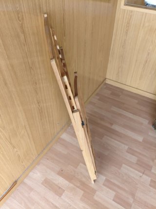 Estantería plegable de madera