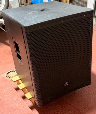 Subwoofer Behringer DR18SUB Negro