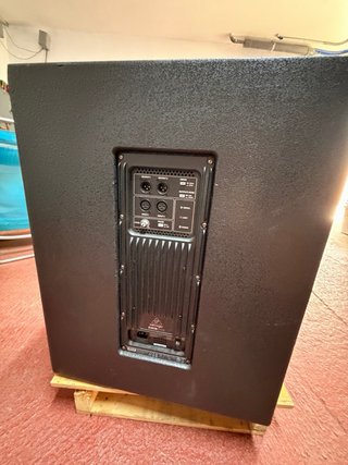Subwoofer Behringer DR18SUB Negro