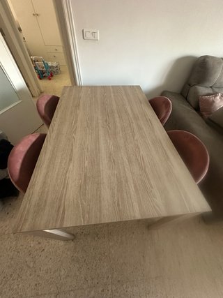 Mesa y 4 sillas comedor
