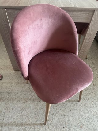 Mesa y 4 sillas comedor