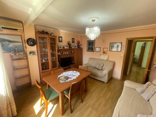 Muebles de salón completos. Urge