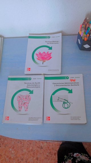 Libros de auxiliar de Enfermería grado medio