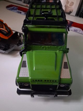 Bruder Defender con Snowmobile e Rimorchio