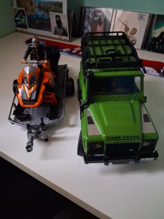 Bruder Defender con Snowmobile e Rimorchio