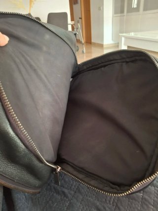 Mochila Calvin Klein Negra de cuero, usada,