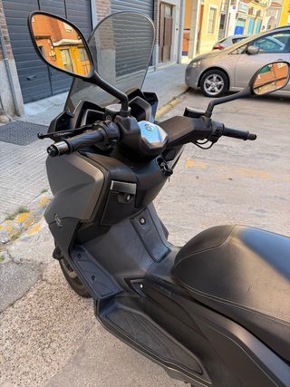Yamaha XMAX 400 Gris