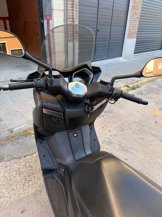 Yamaha XMAX 400 Gris