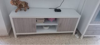 Mueble Vitrina Beige y Blanco