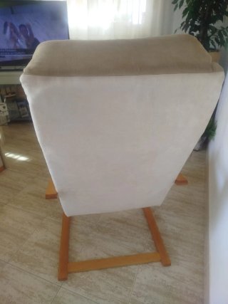 2 sillones relax de tela y madera beige