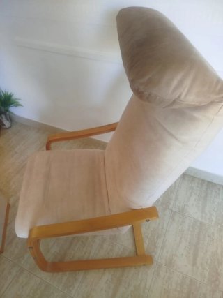 2 sillones relax de tela y madera beige