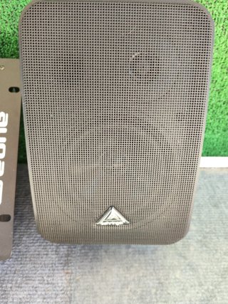 Equipo de sonido: 2 altavoces + mesa DJ