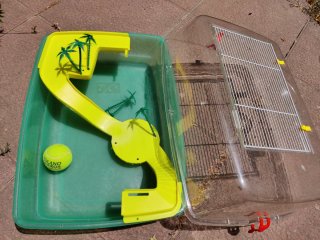 Tortuguera grande de plástico con accesorios