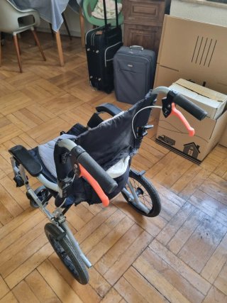 Silla de ruedas plegable