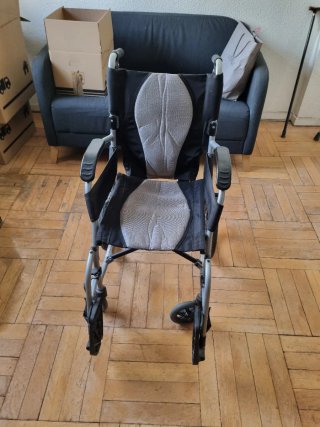 Silla de ruedas plegable