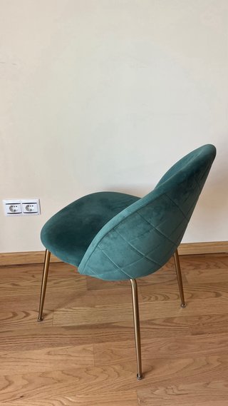 Silla terciopelo verde patas doradas
