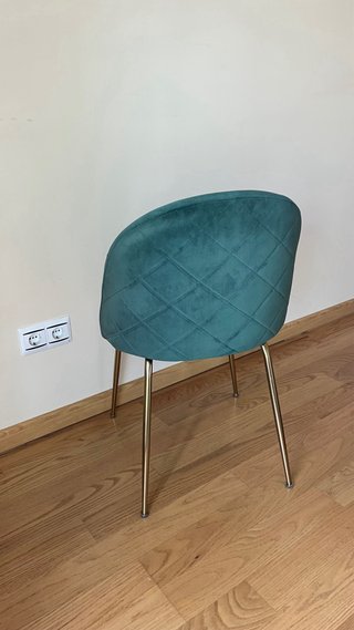 Silla terciopelo verde patas doradas