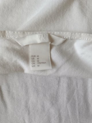 Camiseta blanca con escote espalda encaje