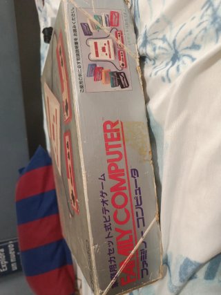 Consola Nintendo Family Computer Famicom con caja