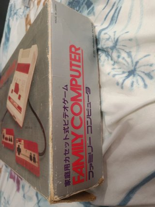 Consola Nintendo Family Computer Famicom con caja