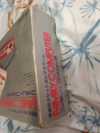 Consola Nintendo Family Computer Famicom con caja