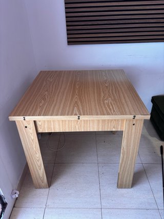 Mesa de madera desplegable