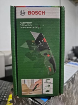 Cúter profesional Bosch plegable