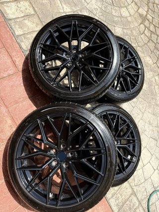 Llantas negras 225/40ZR18
