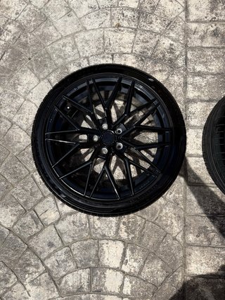 Llantas negras 225/40ZR18