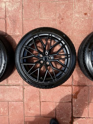 Llantas negras 225/40ZR18