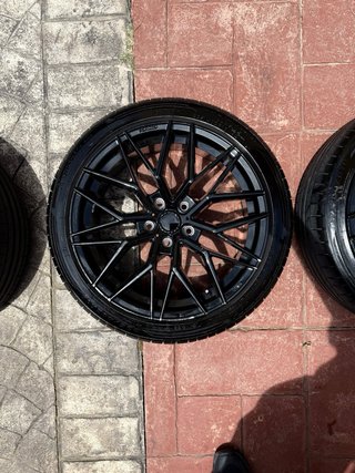 Llantas negras 225/40ZR18