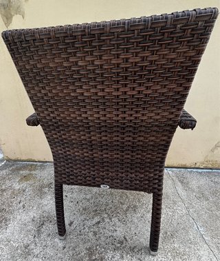Sillas de mimbre marrones