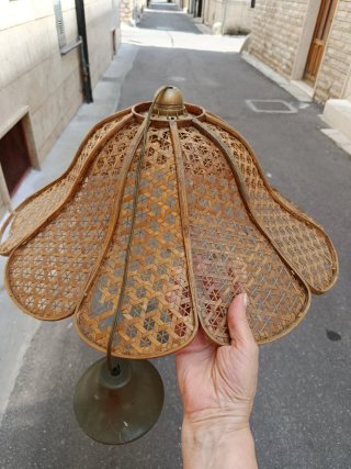 Lampadario in vimini stile fiore