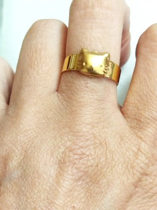 Anillo Hello Kitty Dorado. Ajustable