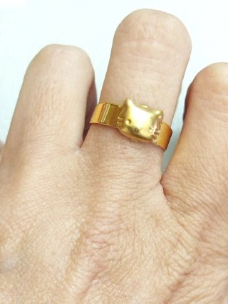 Anillo Hello Kitty Dorado. Ajustable