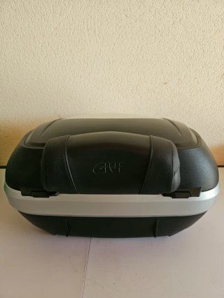 Baúl Moto Givi Negro y Plata