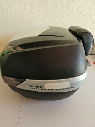 Baúl Moto Givi Negro y Plata