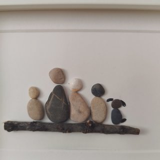 Cuadro artesanal familia con mascota | Pebble Art