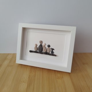 Cuadro artesanal familia con mascota | Pebble Art