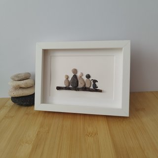 Cuadro artesanal familia con mascota | Pebble Art