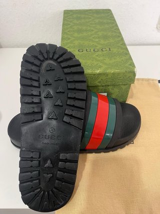 Chanclas Gucci Negras con Rayas