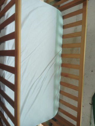 Cuna de madera para bebé